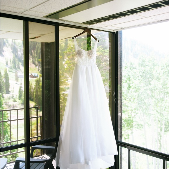 Made with Love | Huxley Flowy Wedding Dress | Size 10 - Picture 3 of 5